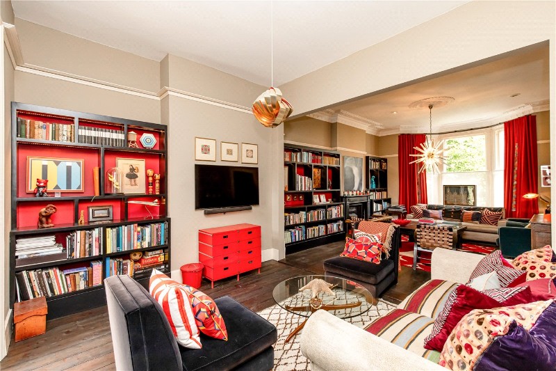 Avenue Crescent, London, W3