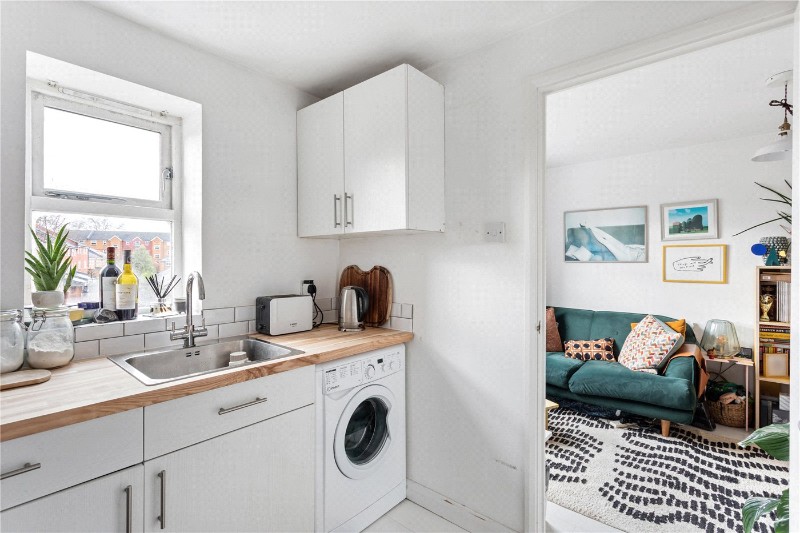 Molyneux Drive, London, SW17