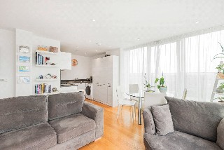 High Road, North Finchley, London, N12