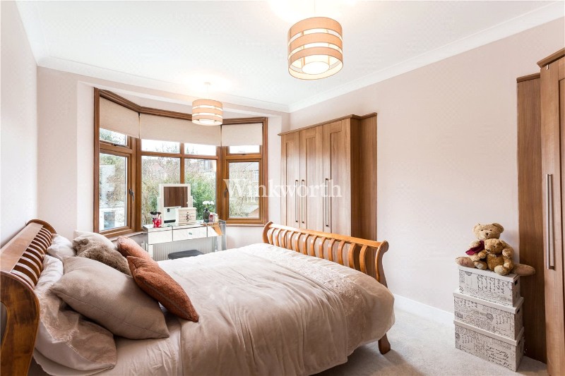 River Avenue, London, N13