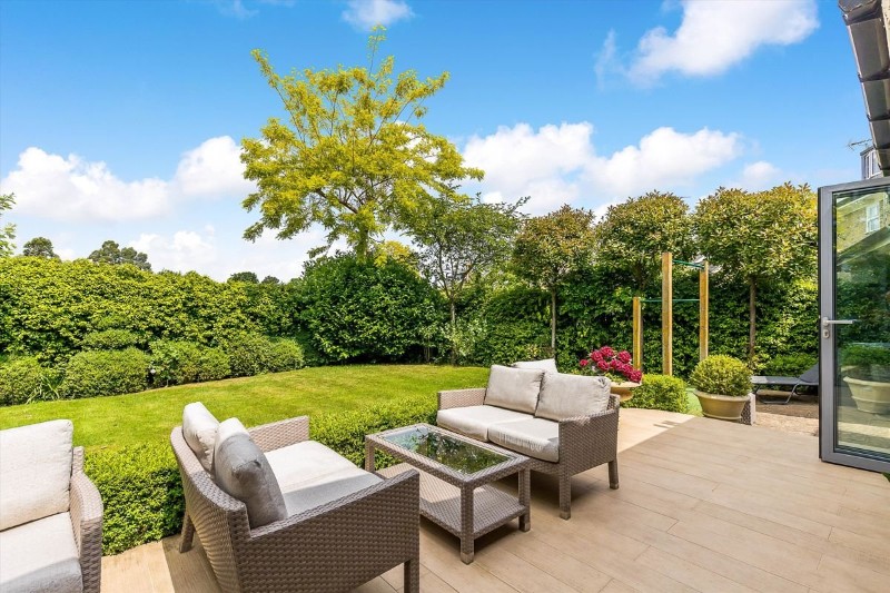 Devereux Lane, Barnes, London, SW13
