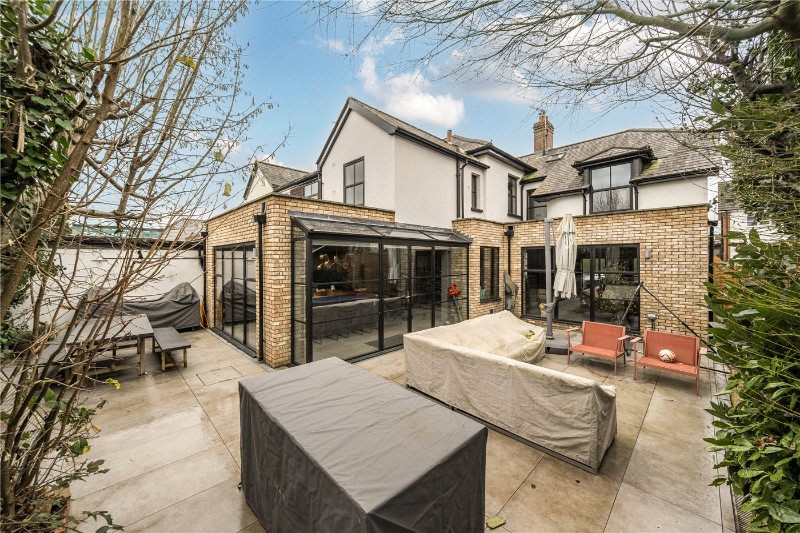 West End Grove, Farnham, Surrey, GU9