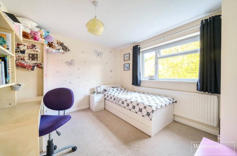 Yaverland Drive, Bagshot, Surrey, GU19