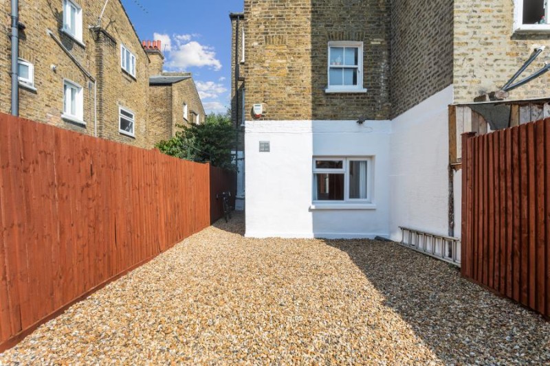 Heyford Avenue, SW8