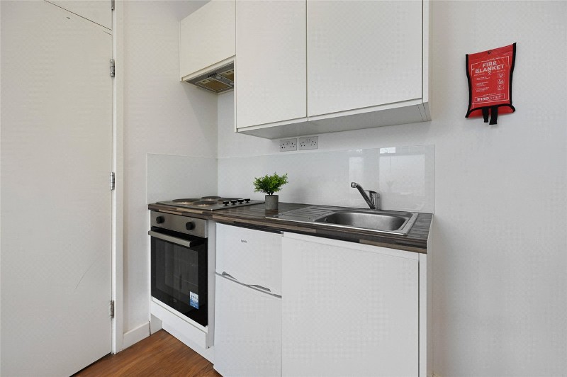Bloemfontein Road, London, W12