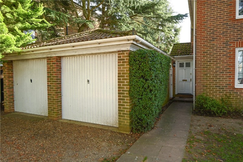 Rosslyn Park, Weybridge, KT13