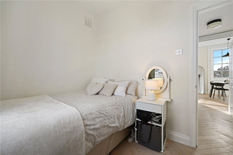 Cruikshank Street, London, WC1X