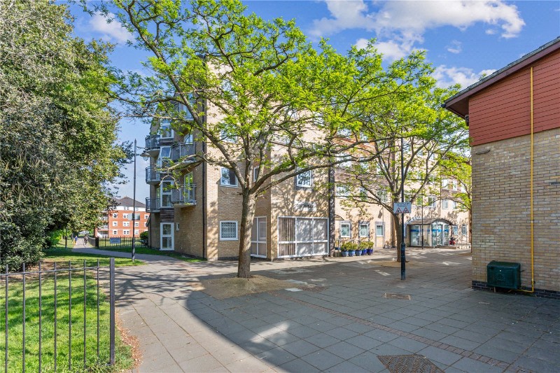 Macmillan Way, London, London, SW17