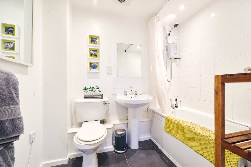 Chiswick High Road, Chiswick, W4