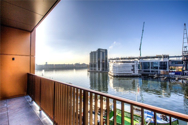Selsdon Way, London, E14