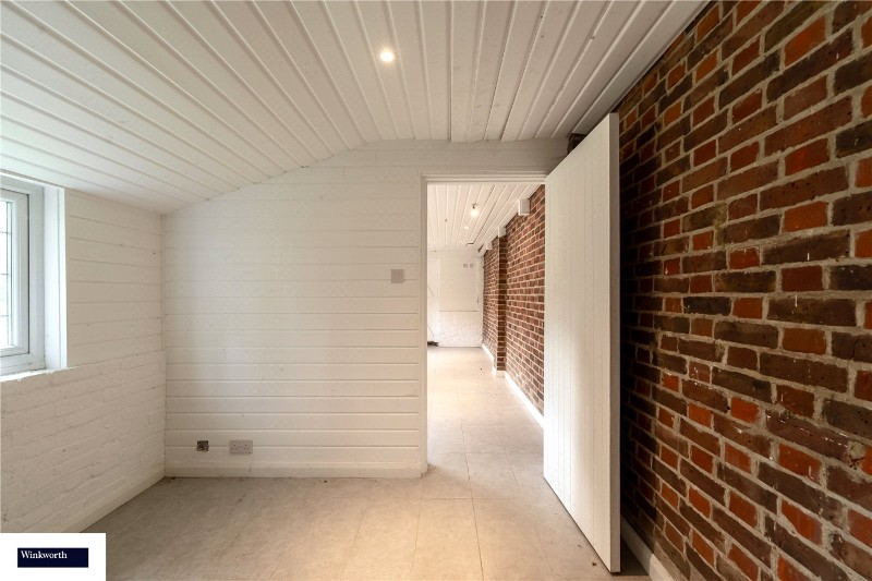 Oatlands Chase, Weybridge, Surrey, KT13