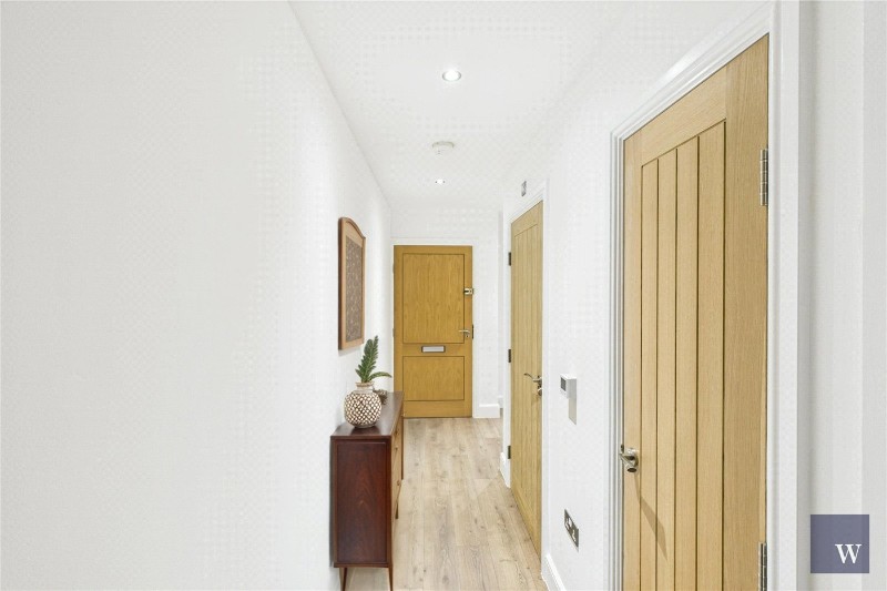 Streatham High Road, London, SW16