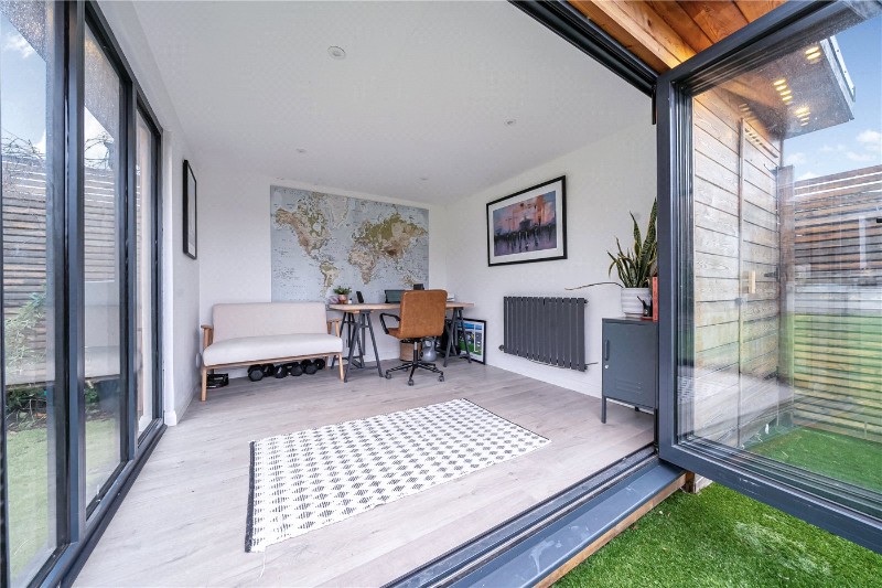 West End Grove, Farnham, Surrey, GU9