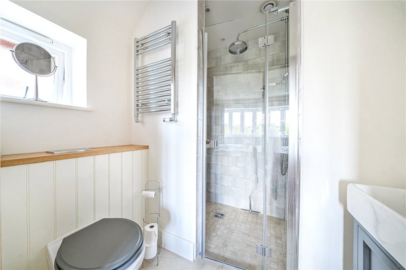 East Bridge Close, Tilford, Farnham, Surrey, GU10