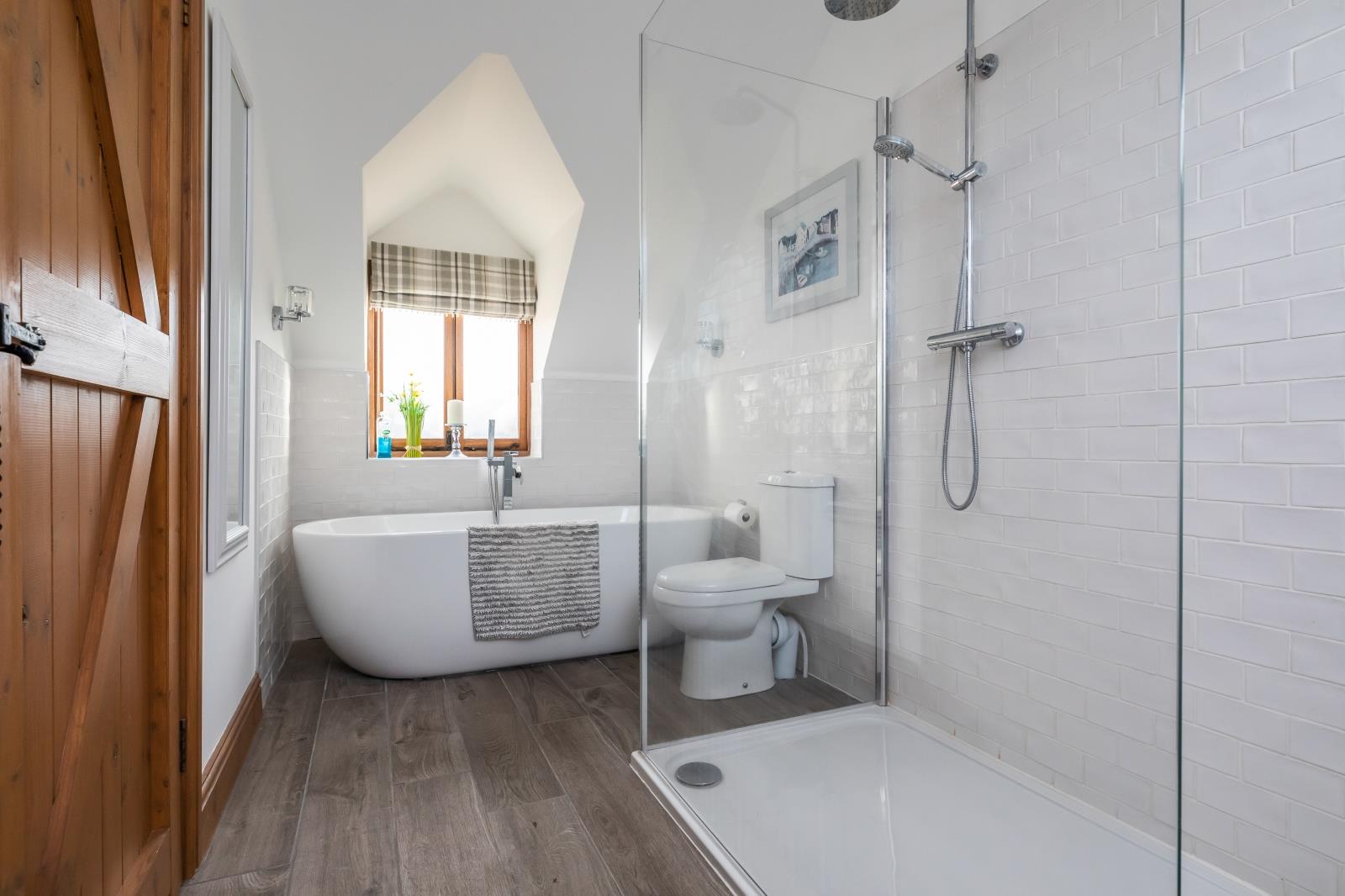 A BEDROOM 2 EN SUITE