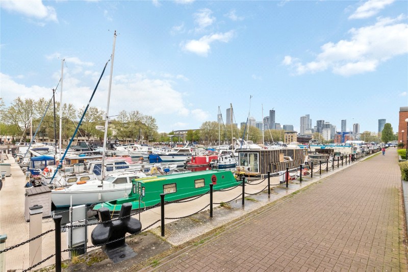 Transom Close, London, SE16