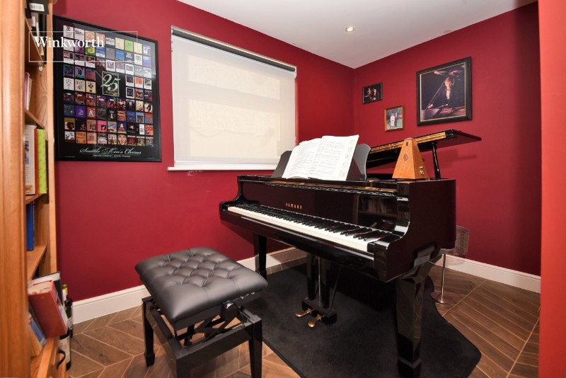 Moreton Road, Worcester Park, KT4