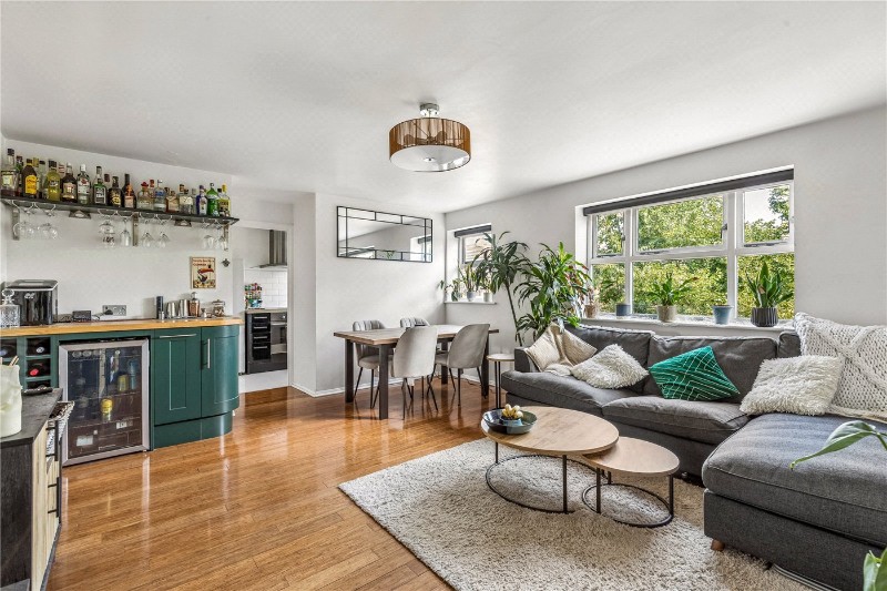 Molyneux Drive, London, SW17
