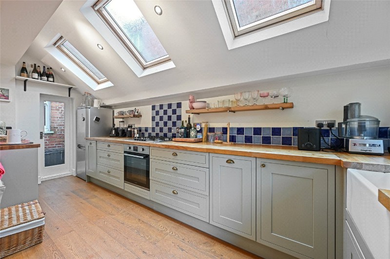 Oaklands Grove, London, W12