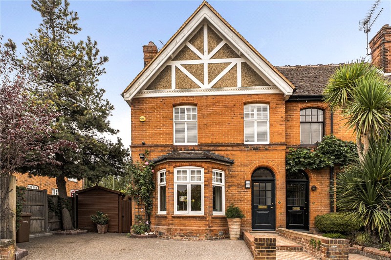 West End Grove, Farnham, Surrey, GU9
