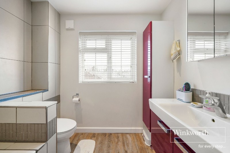 -Springpark Drive, Beckenham, BR3