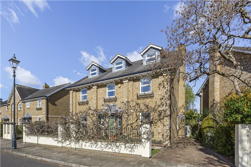 Devereux Lane, Barnes, London, SW13