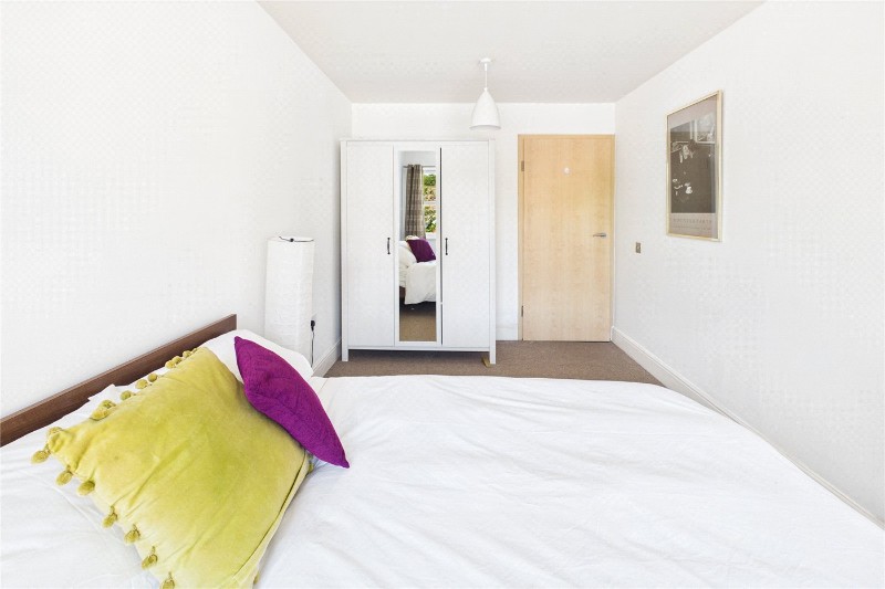 Guernsey Grove, London, SE24