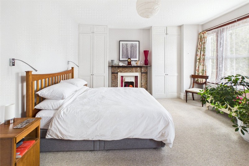 Salford Road, London, SW2