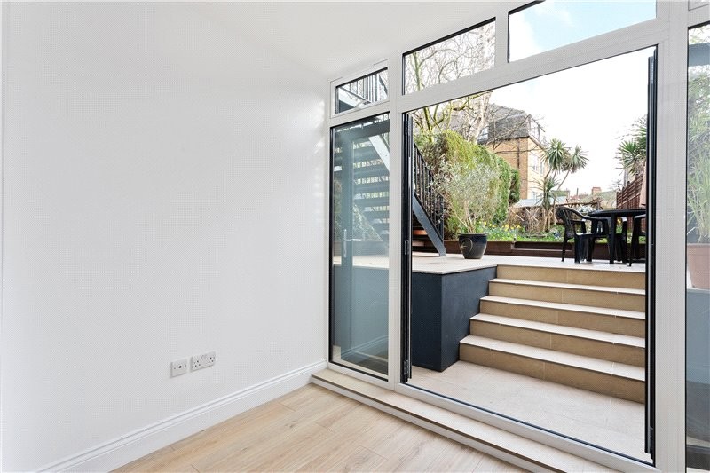 2 bedroom property for sale in Knatchbull Road, London, SE5 (Ref