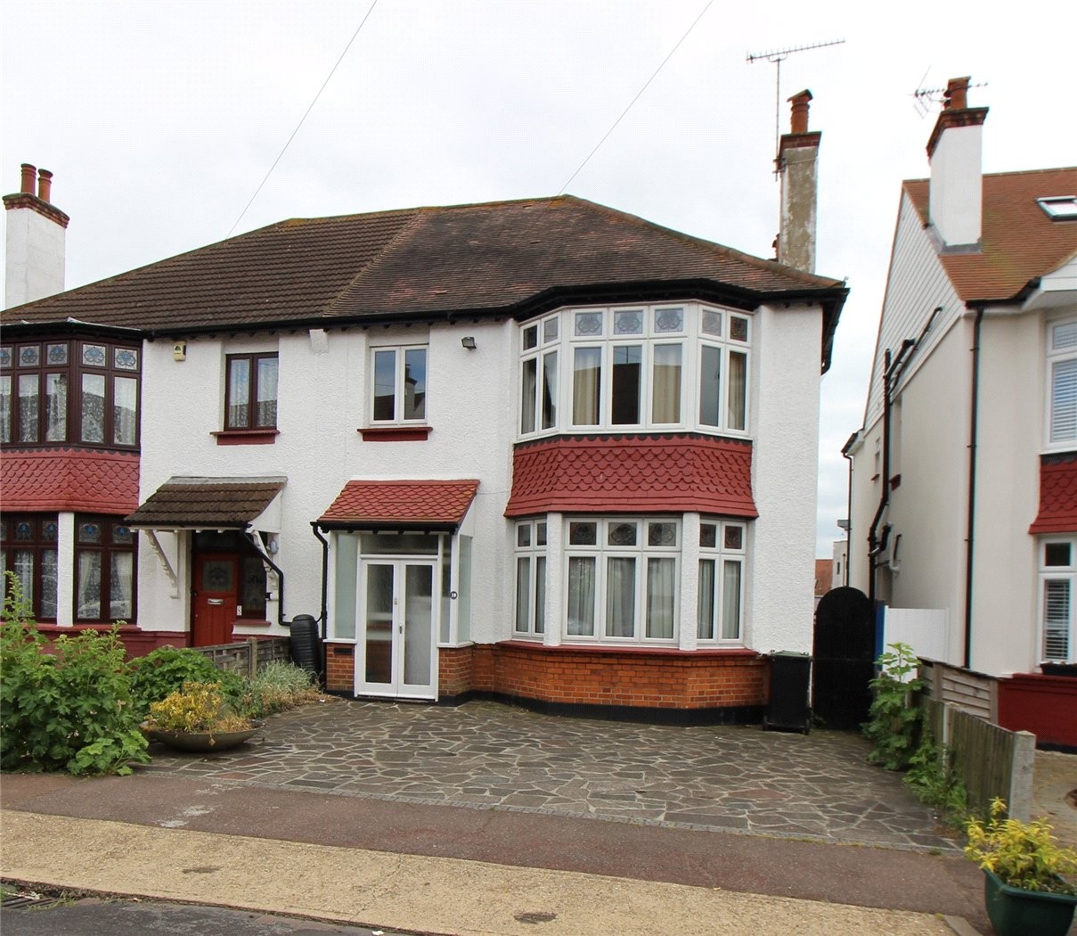 4 bedroom property for sale in Woodfield Gardens, LeighonSea, Essex