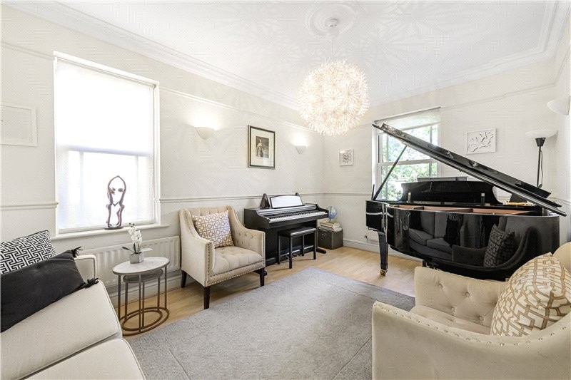 Devereux Lane, Barnes, London, SW13