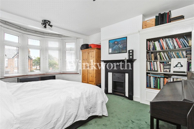 Hedge Lane, London, N13