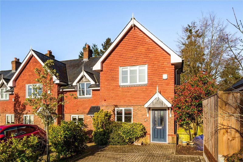 Shortfield Common Road, Frensham, Farnham, Surrey, GU10