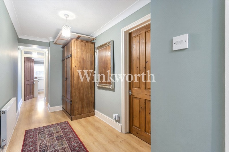 High Road, London, N22