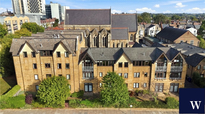 Hamilton Square, Sandringham Gardens, Finchley, London, N12