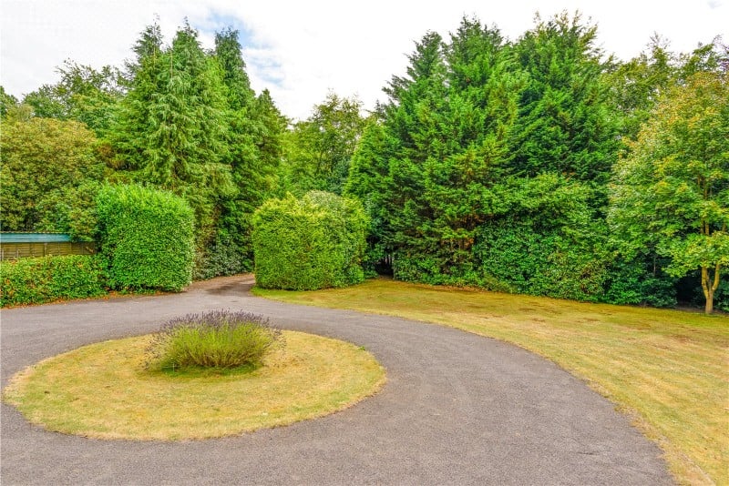Byfleet Road, Cobham, Surrey, KT11