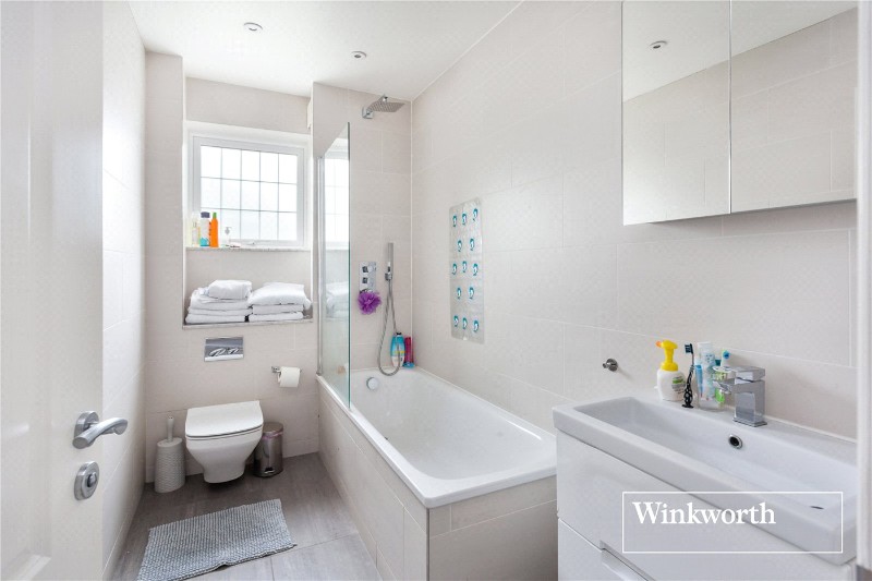 Crooked Usage, Finchley, London, N3