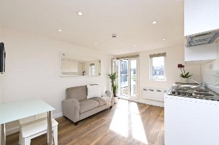 Bloemfontein Road, Shepherds Bush, London, W12