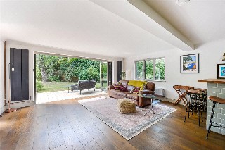 Selborne Close, Petersfield, Hampshire, GU32