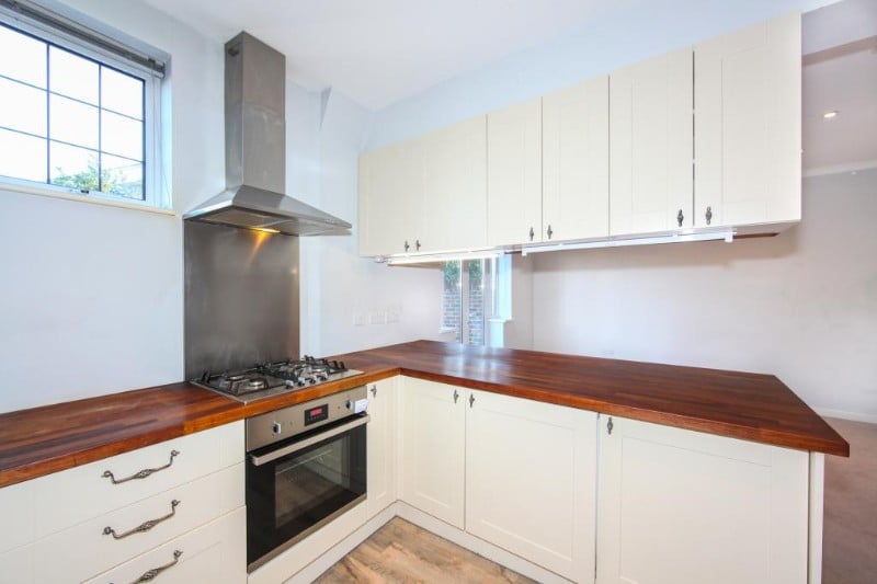 Woodfield Avenue, London, SW16