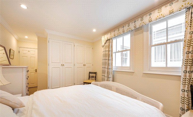 St Georges Square, London, SW1V