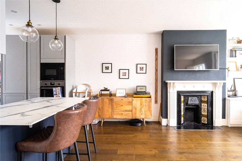 Sternhold Avenue, London, SW2