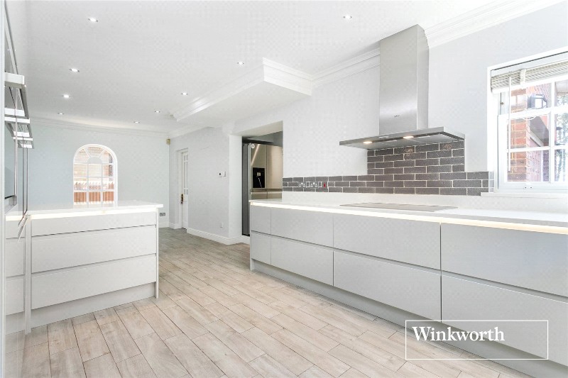 Meadowbanks, Arkley, EN5