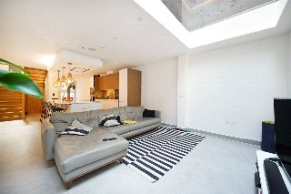 College Yard, London, NW5