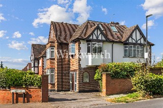 Powys Lane, London, N14