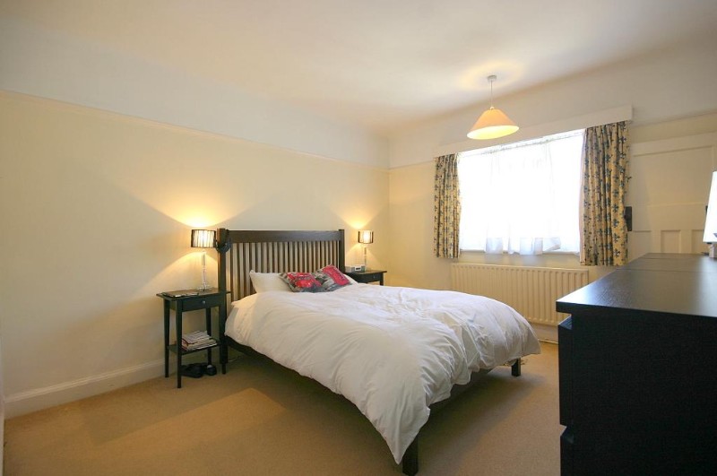 Gloucester Court, Kew Road, Kew, TW9