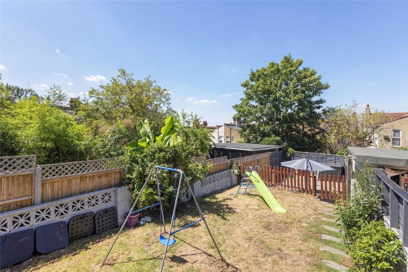 Annsworthy Crescent, London, SE25