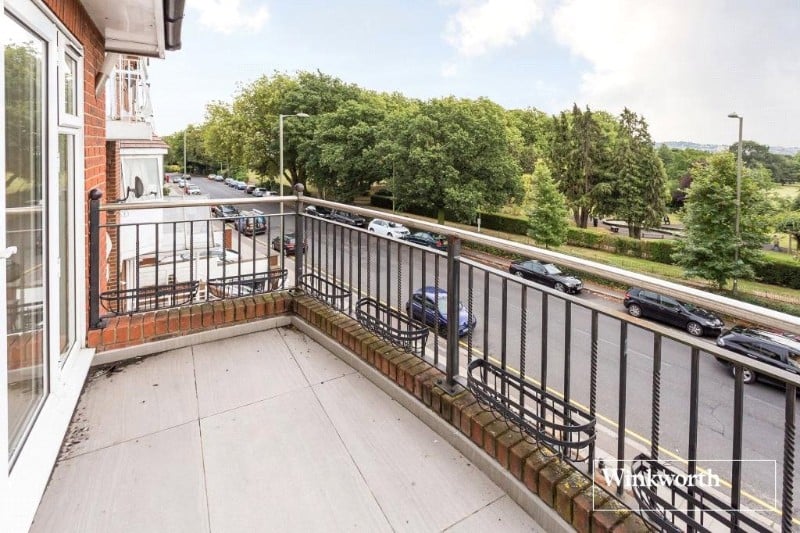 Queens Road, London, NW4