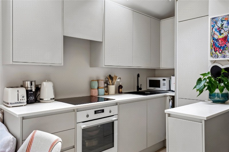 Dinsmore Road, London, SW12