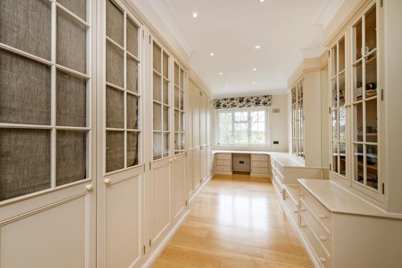 Roedean Crescent, London, SW15